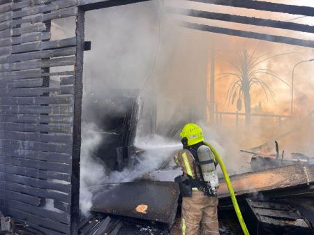  باقة الغربية: طواقم الإطفاء تحاول السيطرة على حريق كبير بشارع ابن خلدون